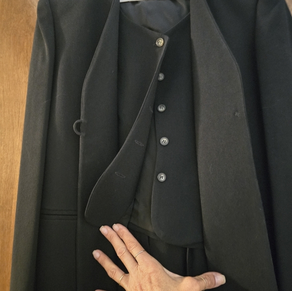 Like new Jones New York petite 3 piece tailored pants suit. - Picture 3 of 9